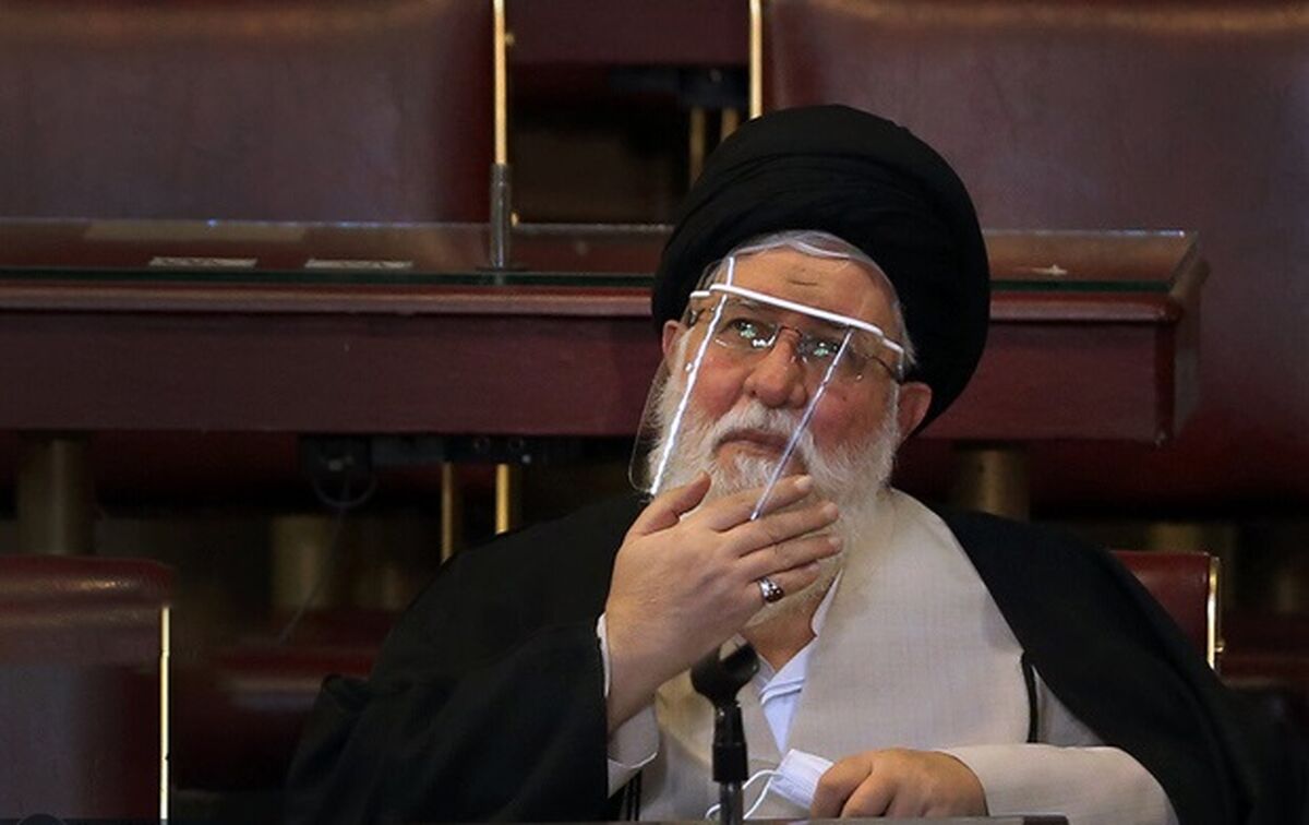 امام جمعه ای ک ماسک های عجیب می زند!+ عکس