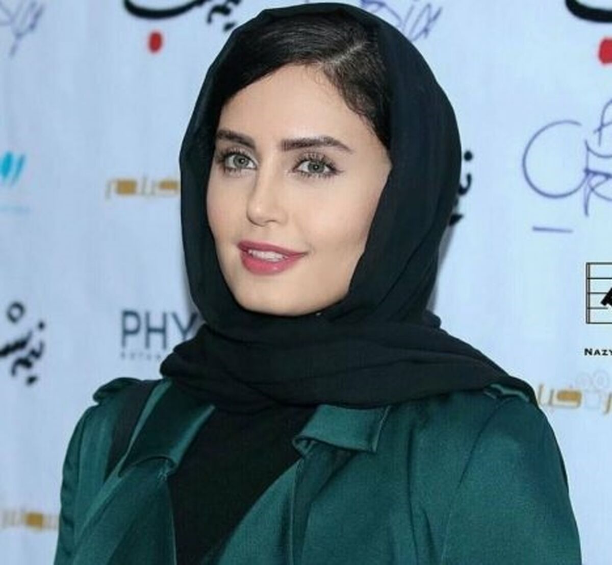 لو رفتن نگاه های عاشقانه الناز شاکردوست به آقای بازیگر+عکس