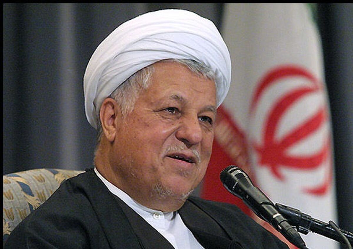 عکس دیده نشده از بوسه هاشمی رفسنجنی بر پیشانی رهبر انقلاب