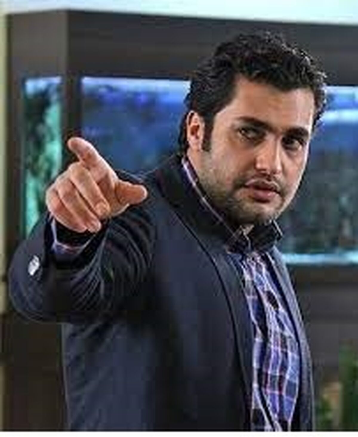 واکنش آقای بازیگر به زد وخورد آبی و قرمز دردربی