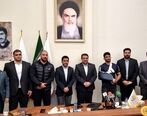حسن یزدانی کارمند بانک شد
