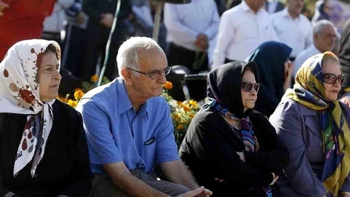 وام بازنشستگان به چه کسانی تعلق می گیرد؟| جزئیاتی از شرایط ثبت نام وام ضروری بازنشستگان