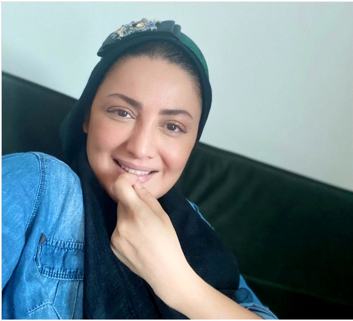 شیلا خداداد عزادار شد | تلخ ترین عکس از شیلا خداداد در بهشت زهرا تهران