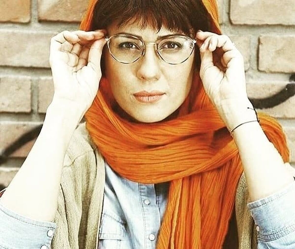 سلفی آینه ای سارا بهرامی با قیافه خیلی معمولی 
