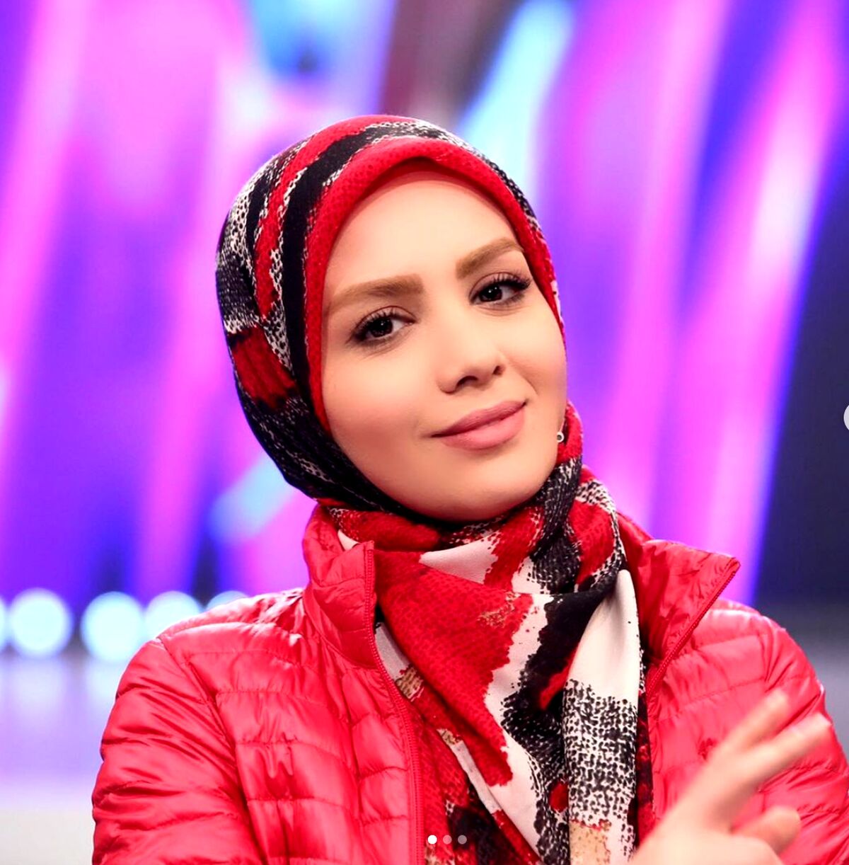 لباس  خلاف هنجار مبینا نصیری مجری معروف صدا و سیما/ ماجرای ممنوع التصویری مبینا نصیری و حاشیه با کامران نجف زاده