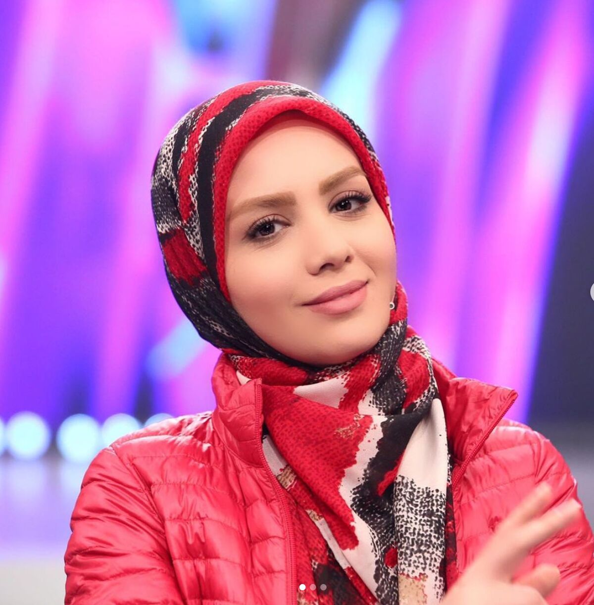 لباس  خلاف هنجار مبینا نصیری مجری معروف صدا و سیما/ ماجرای ممنوع التصویری مبینا نصیری و حاشیه با کامران نجف زاده