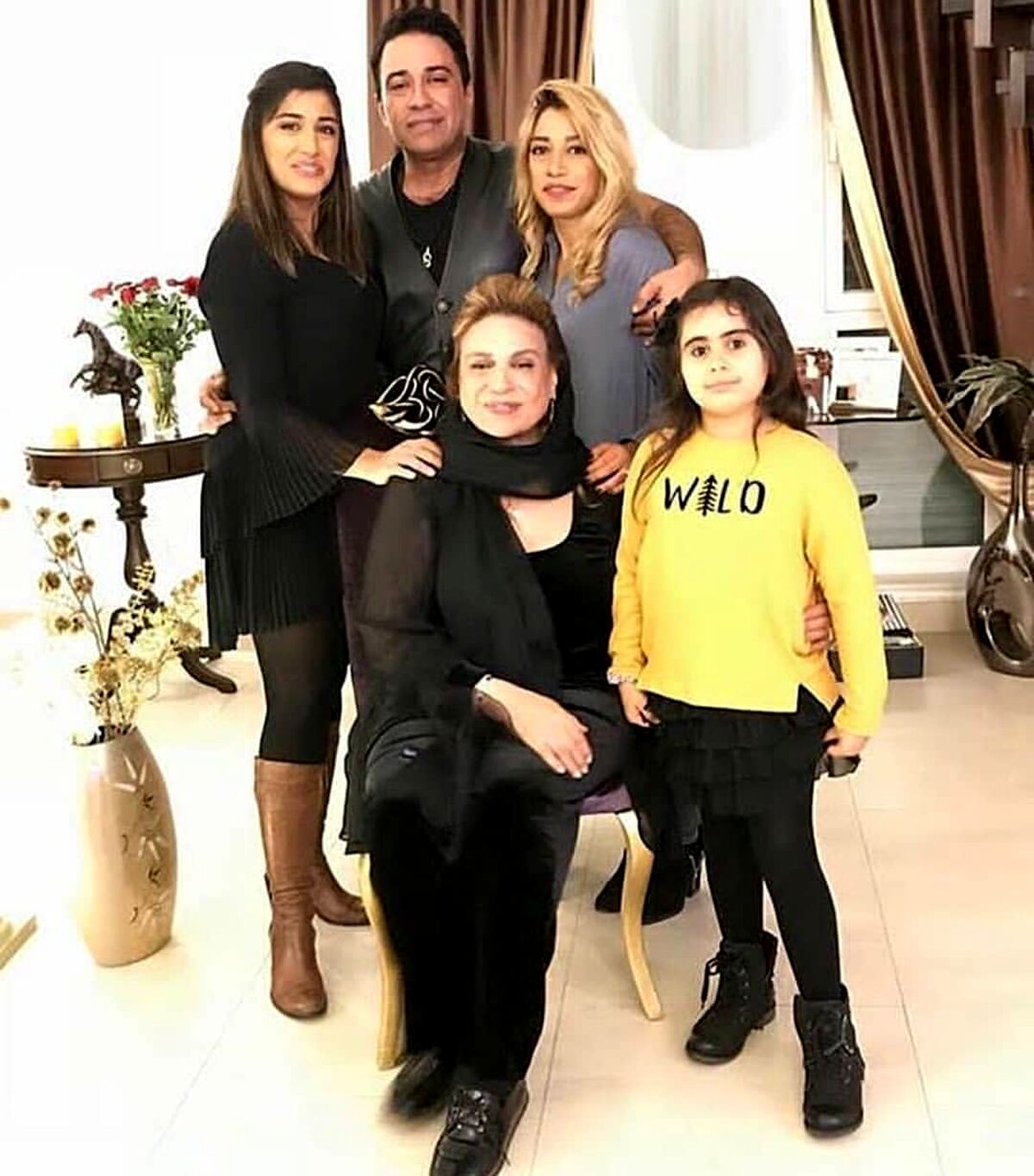 گوهر خیراندیش در کنار طلا گلزار 