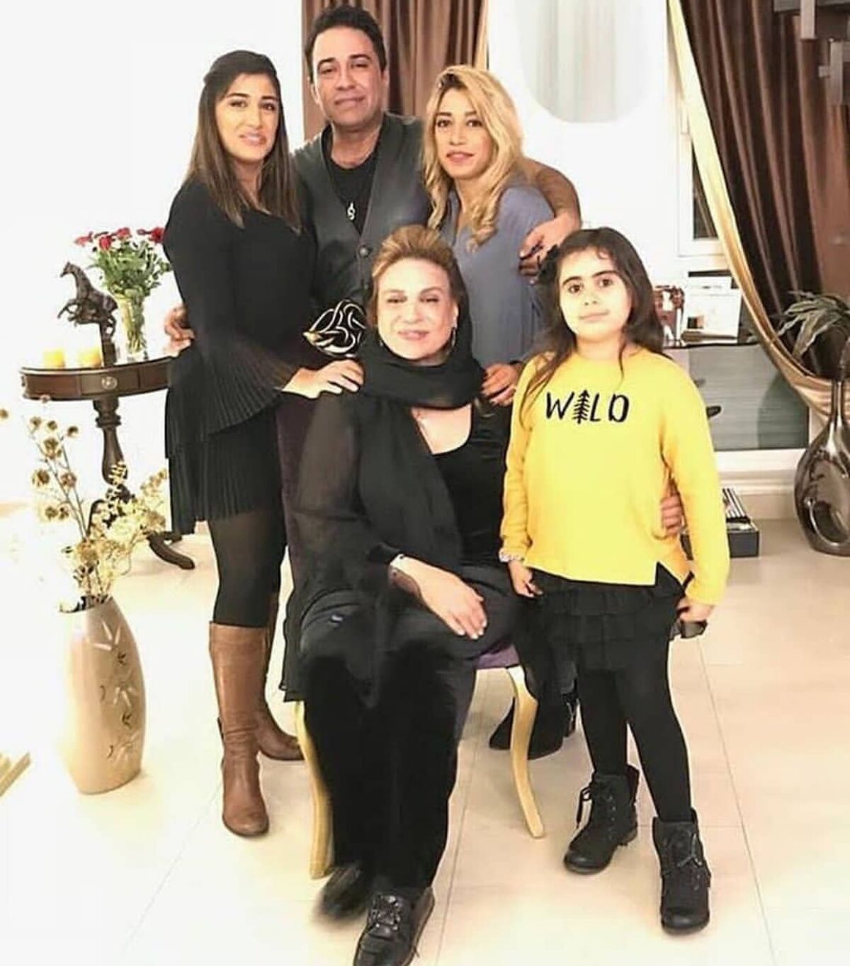 گوهر خیراندیش در کنار طلا گلزار 