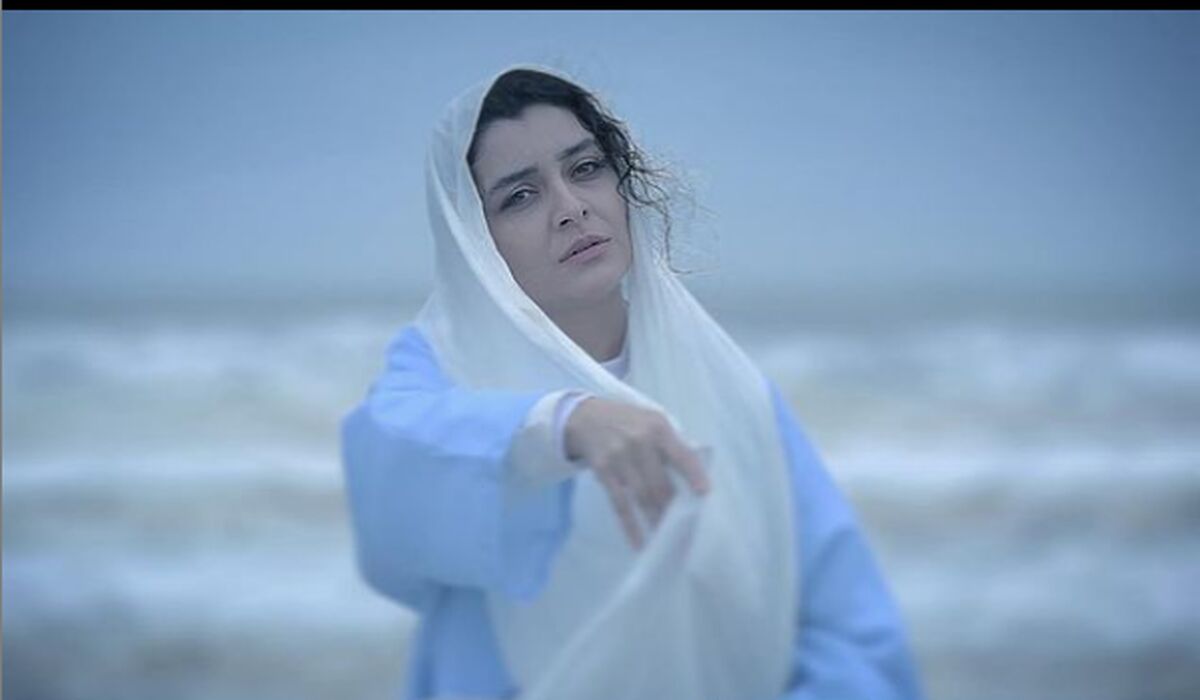 ساره بیات : چرا بترسم از پیری ؟