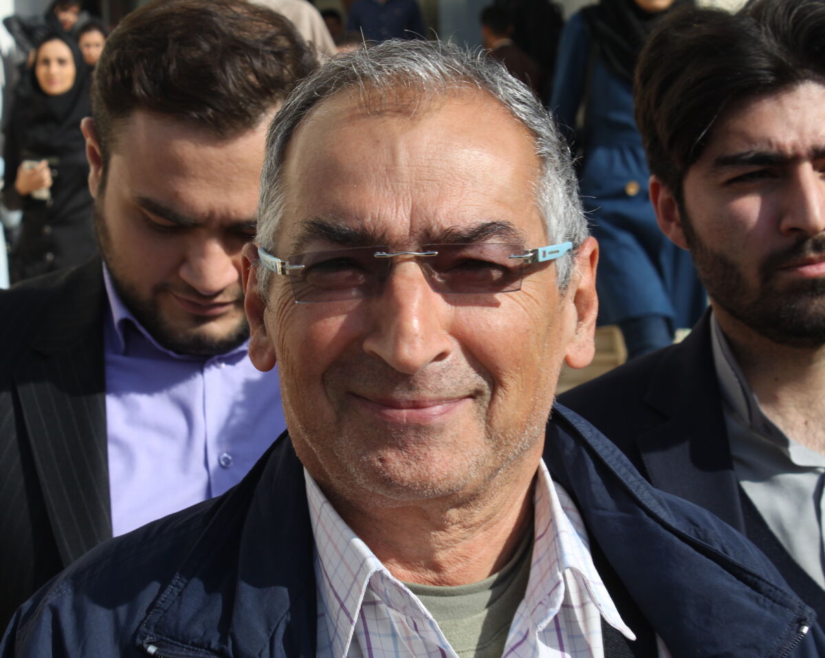 پاسخ زیباکلام به انتقادات از اظهارنظر کردنش درباره همه موضوعات