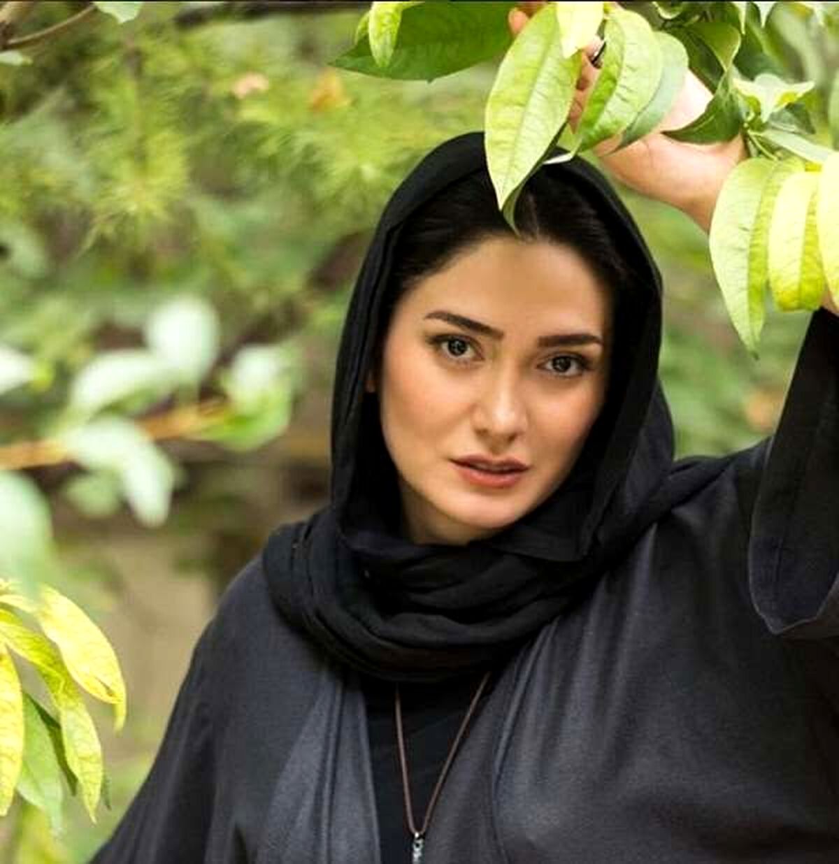 بازیگر سریال افرا خودنمایی می کند / مینا وحید کیست ؟