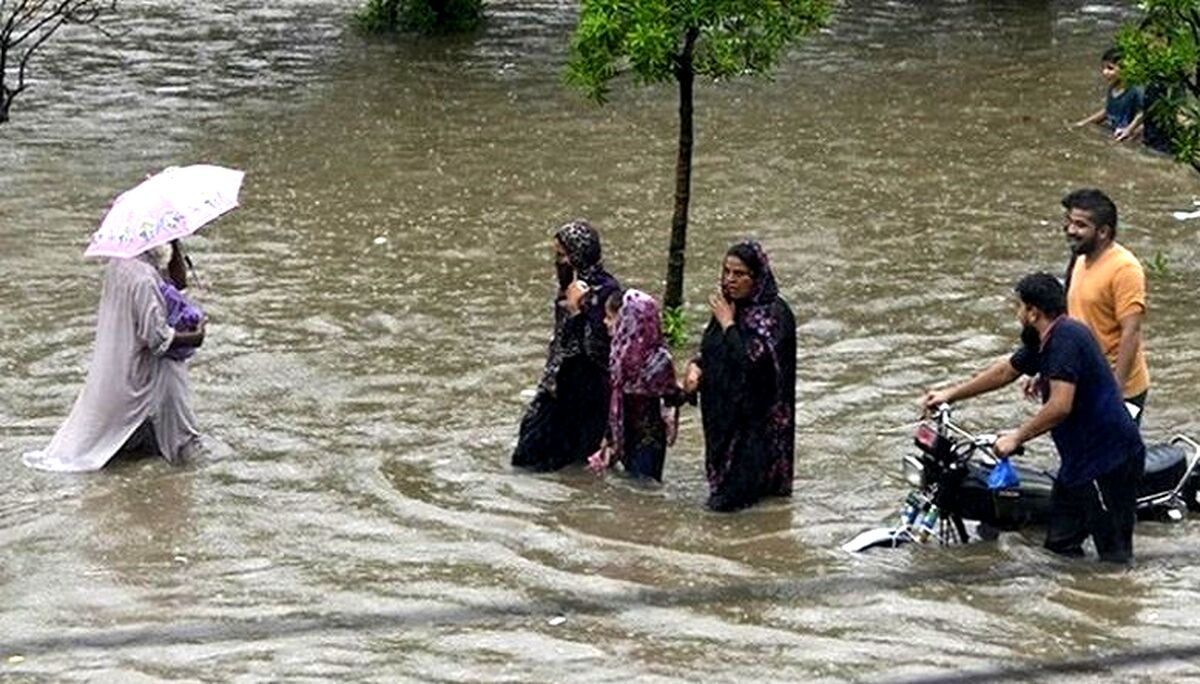 آخرین اخبار تلفات سیل | دختر 20 ساله، به خاطر تماشای سیل، جان خود را از دست داد!
