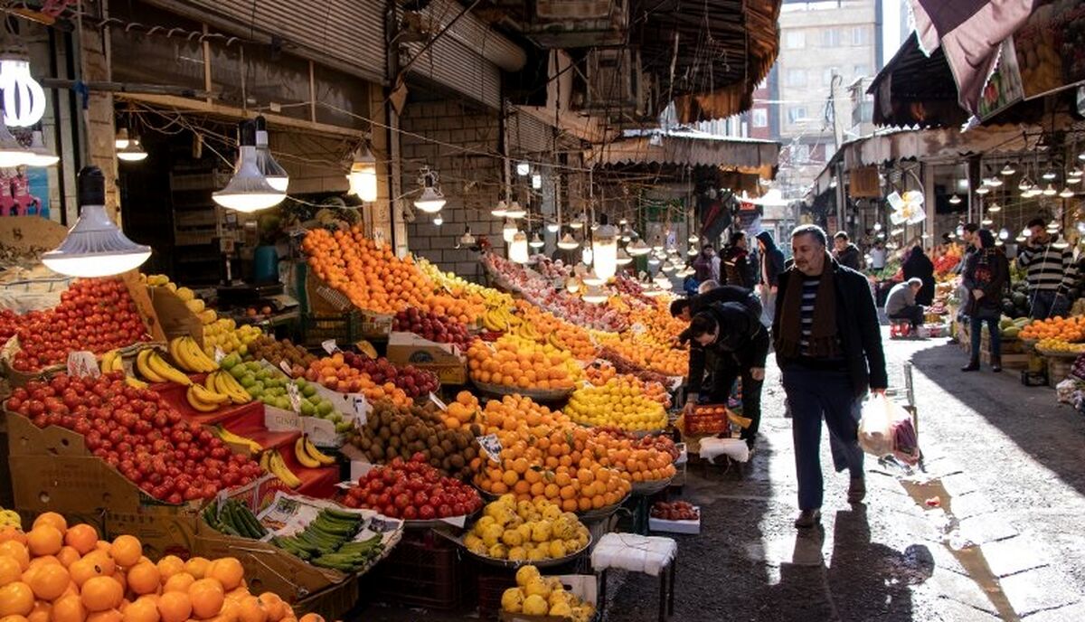 تقاضا برای خرید میوه شب عید کاهش یافت| مردم دانه ای میوه میخرند
