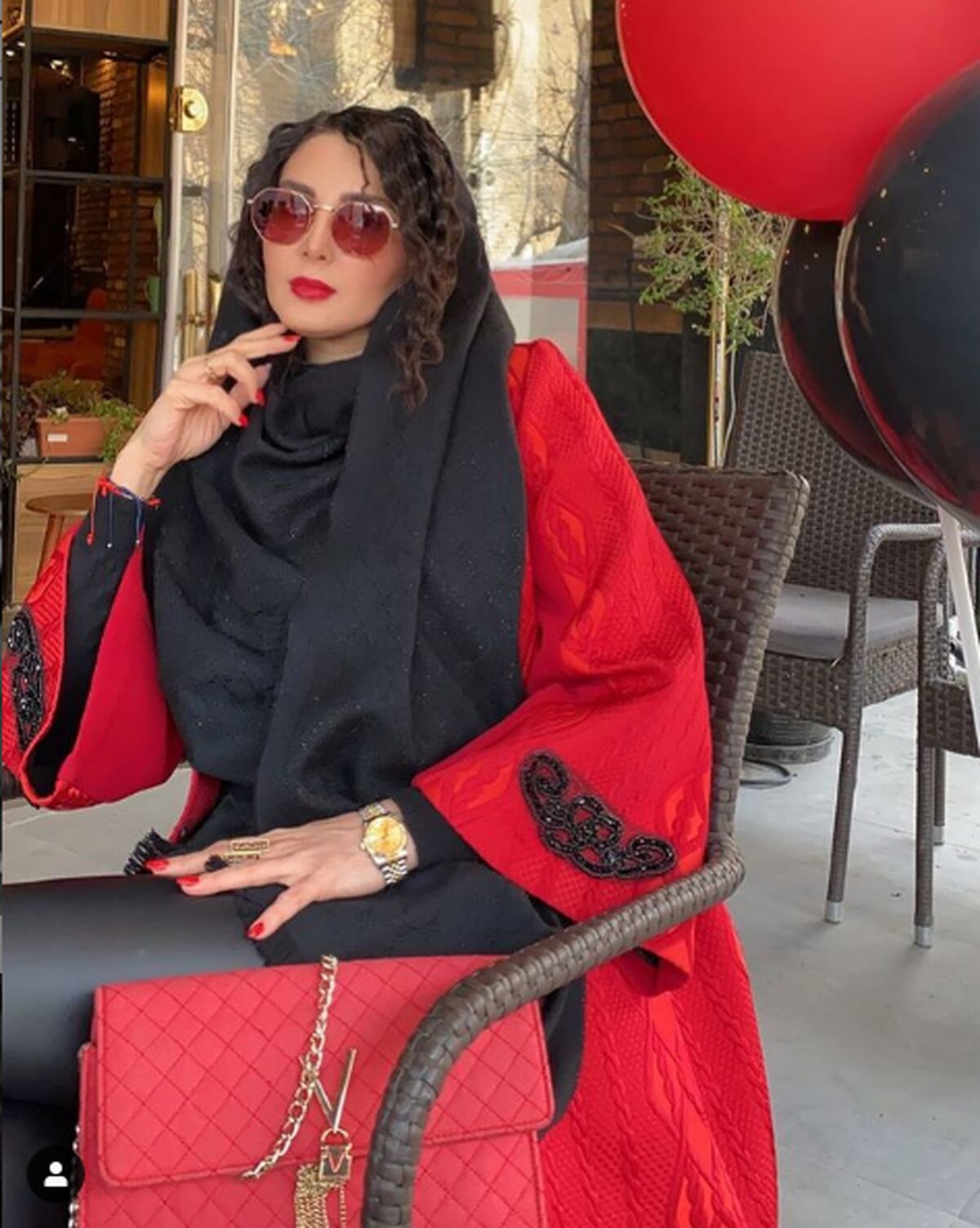 سگ گردانی عجیب لیلا بلوکات در ساحل دریا| لیلا بلوکات با مانتوی وتیپ متفاوت لب ساحل