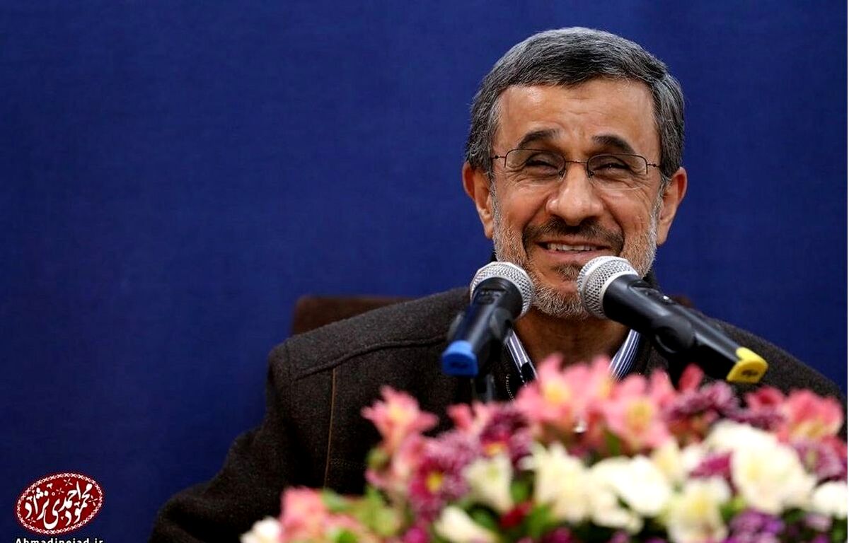 ببینید | سلفی خانم های فشن جوان با محمود احمدی نژاد در شب عاشورا