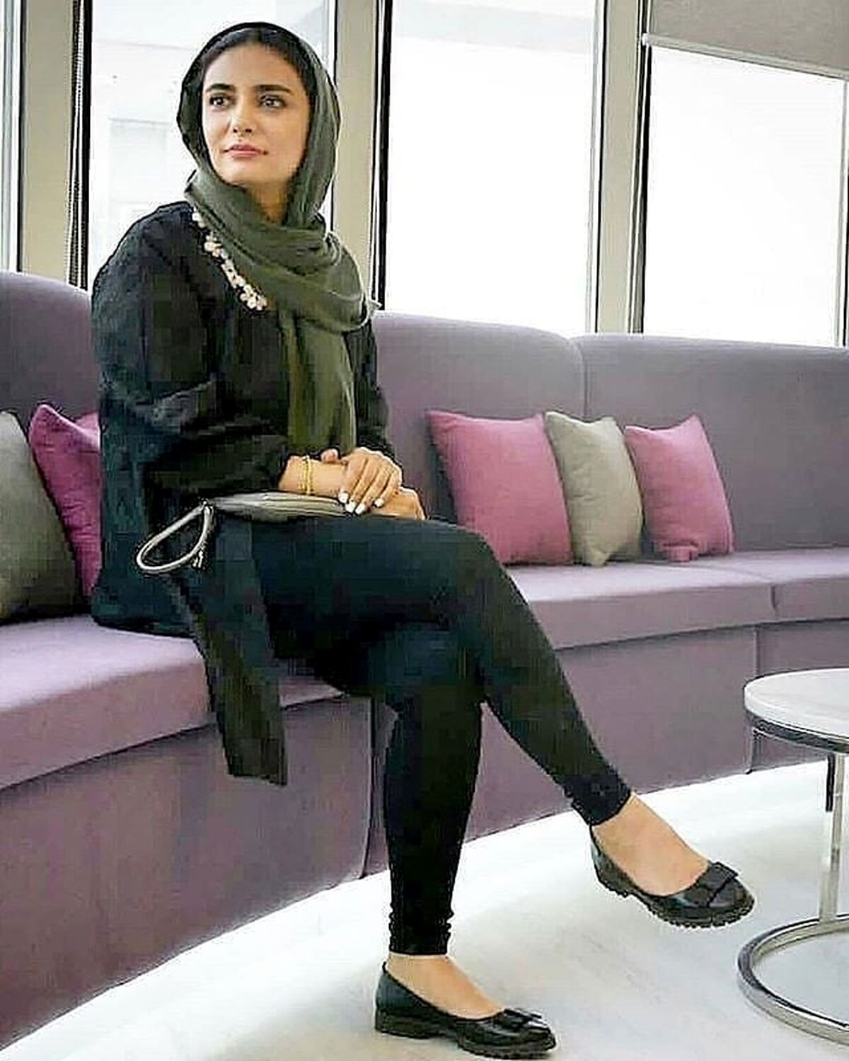 لیندا کیانی در کنار خواهر و برادرانش در گذر زمان