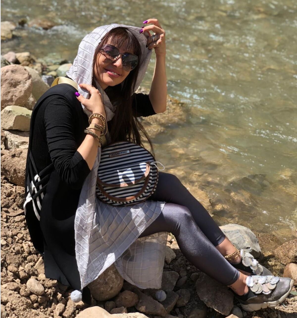 واکنش تند نفیسه روشن به پیامک های مناظره انتخاباتی