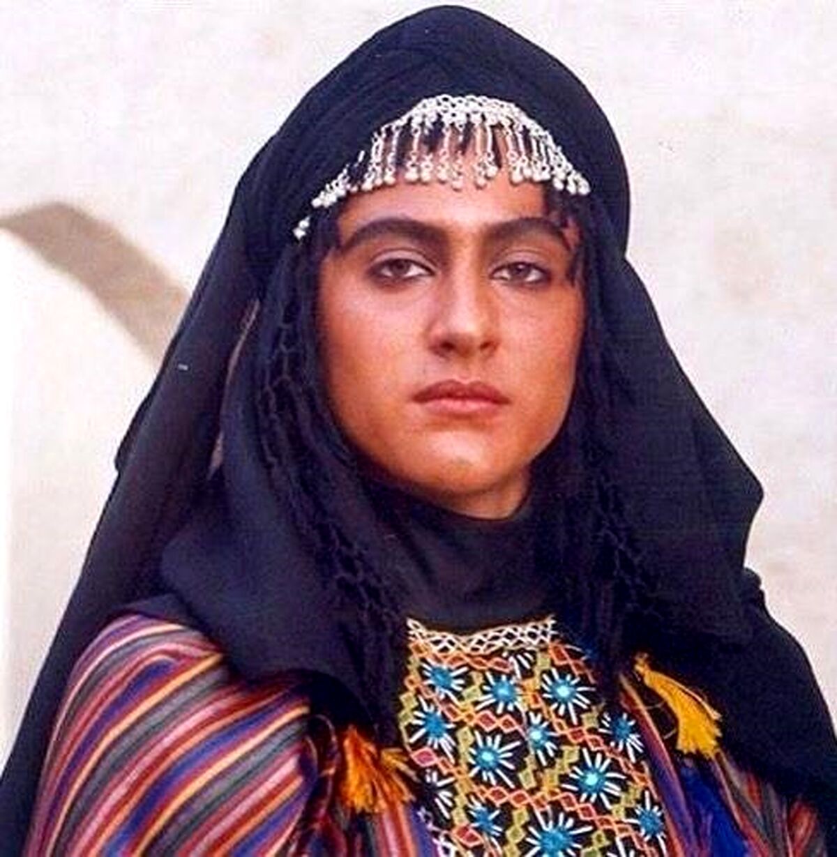 بازی ویشکا آسایشِ 19 ساله در نقش «قطام»