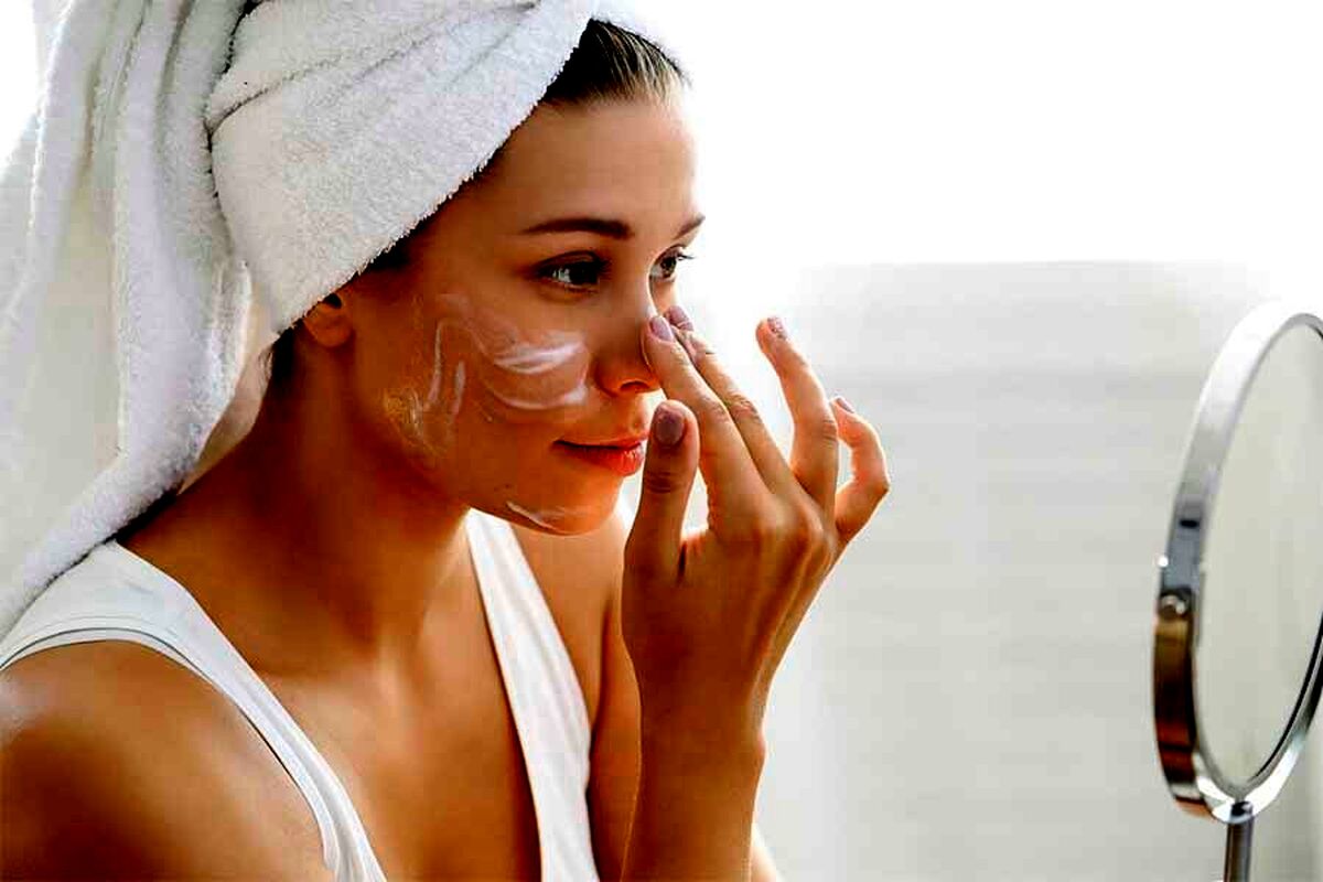 اهمیت استفاده از کرم مرطوب کننده در مراقبت روزانه‌ پوست