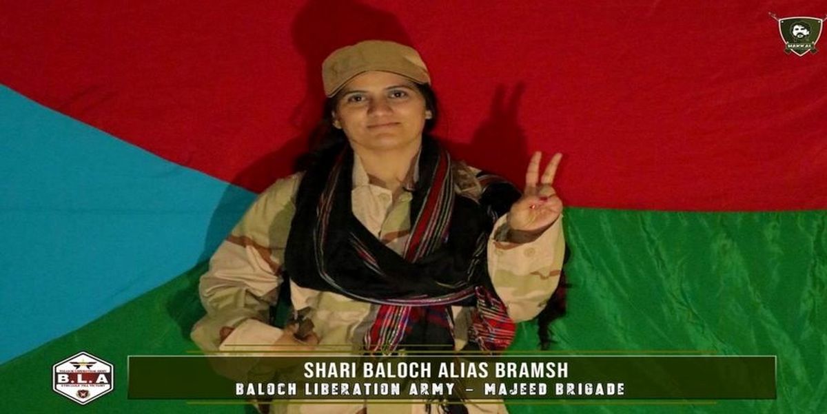 حمله انتحاری زن پاکستانی به دانشگاه کراچی| فیلم لحظه منفجر شدن زن انتحاری