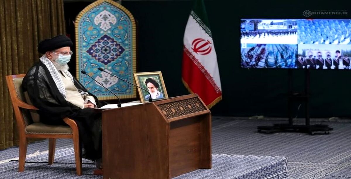  حضرت آیت الله خامنه ای:  وقتی که غفلت از توانایی خود بر ملتی حاکم شد غارت آن ملت آسان میشود