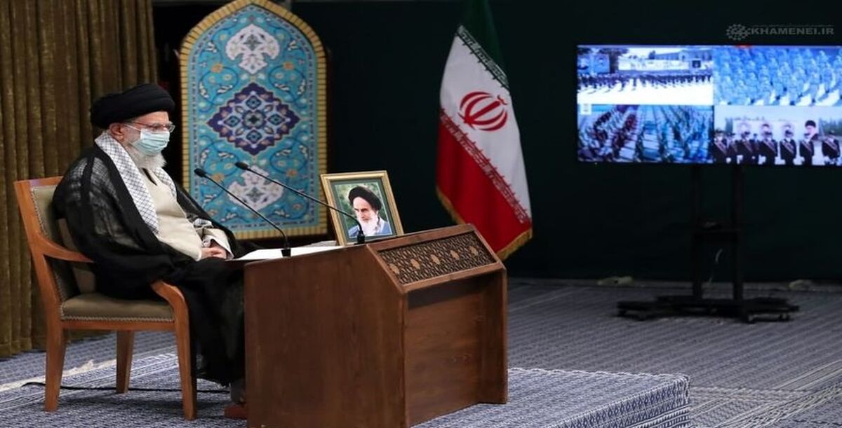  حضرت آیت الله خامنه ای:  وقتی که غفلت از توانایی خود بر ملتی حاکم شد غارت آن ملت آسان میشود