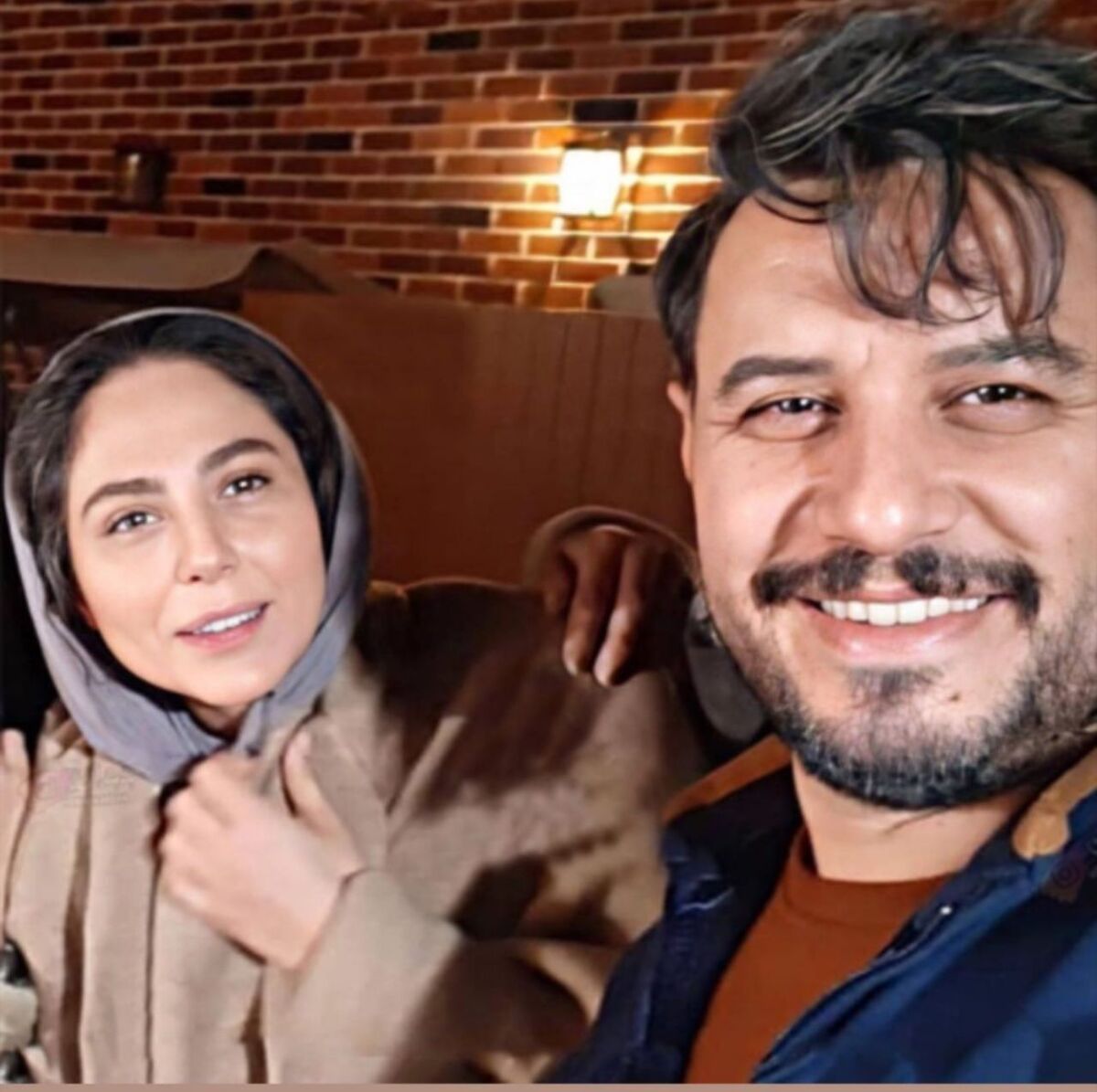 بوسه فرستادن عجیب جواد عزتی برای رعنا آزادی ور در جشن حافظ + فیلم 