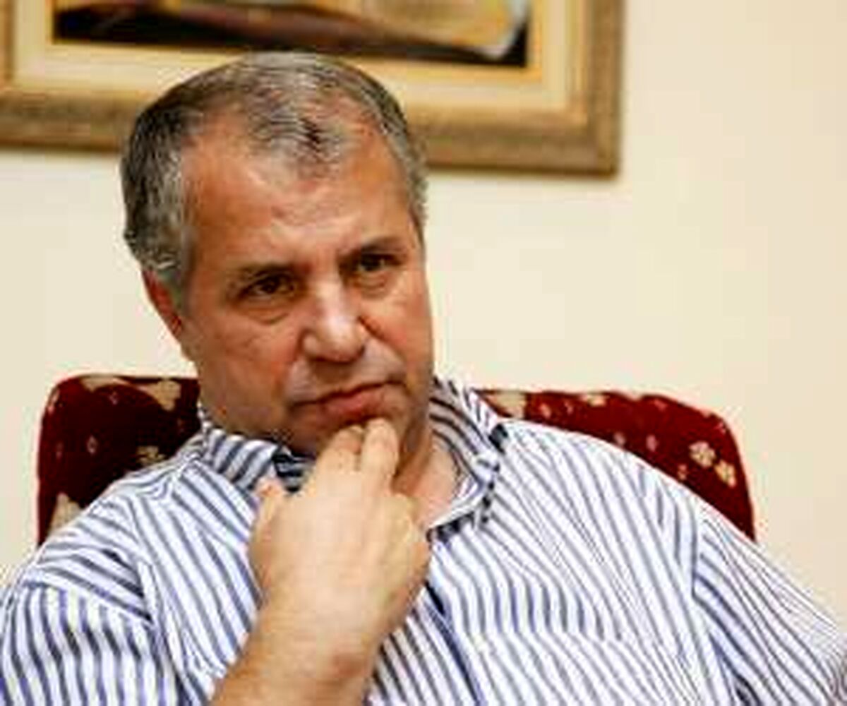علی پروین سیاه پوش شد