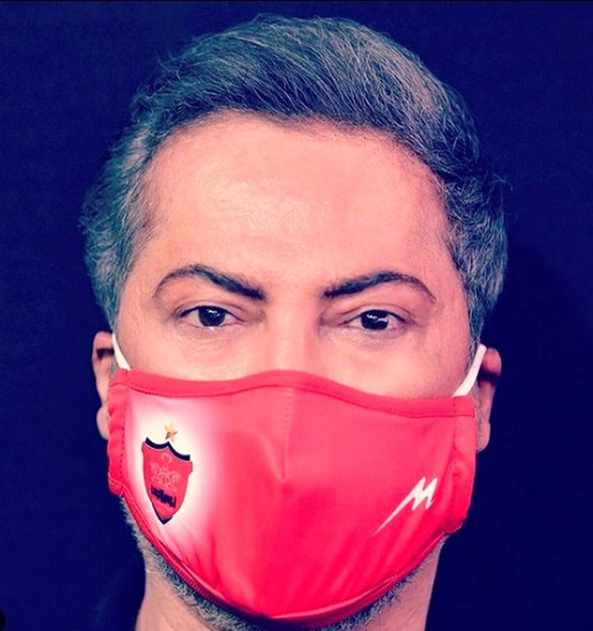 عکسی از مهرداد میناوند