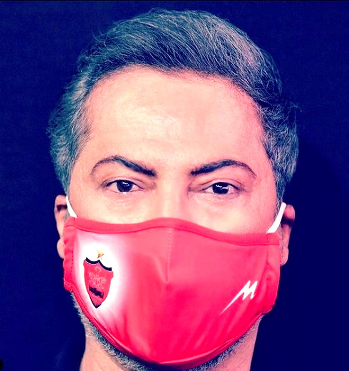 عکسی از مهرداد میناوند