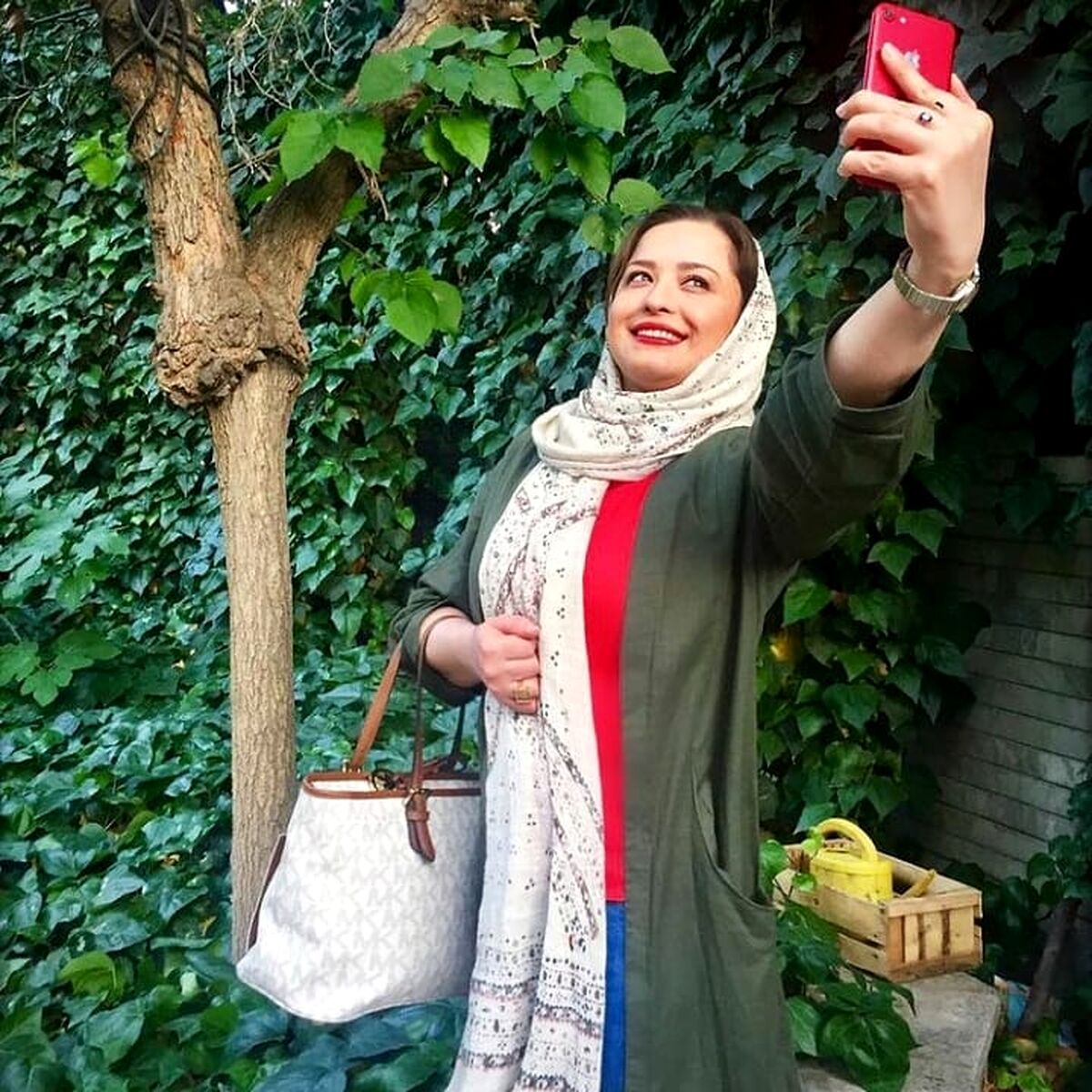 ماجرای حلقه در دست مهراوه شریفی نیا چیست؟