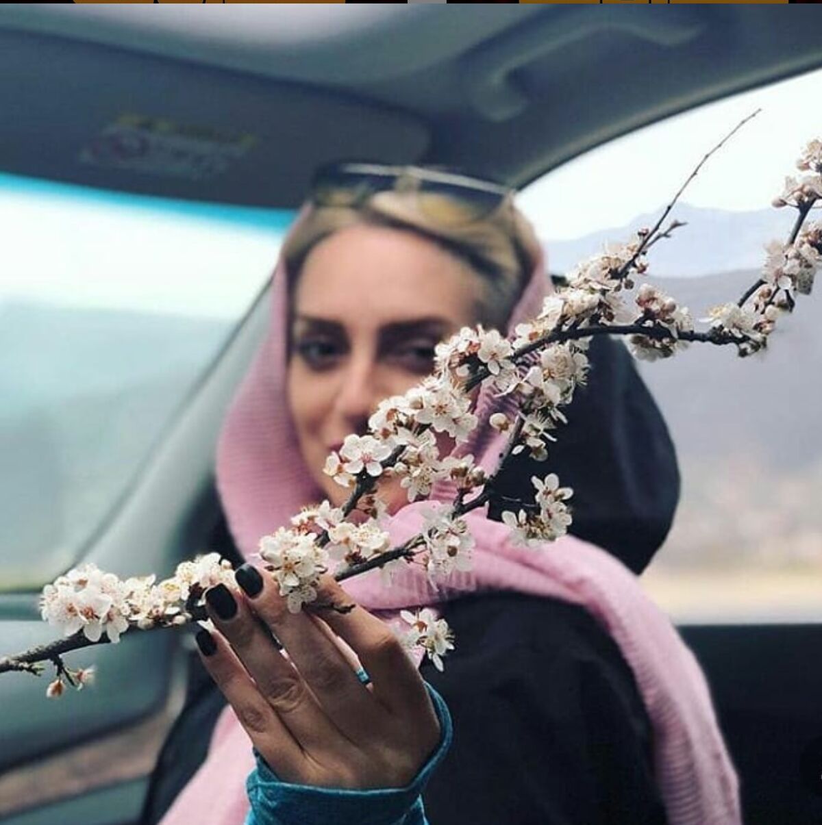 قیافه جدید نهال دشتی با مادر خیلی جوانش