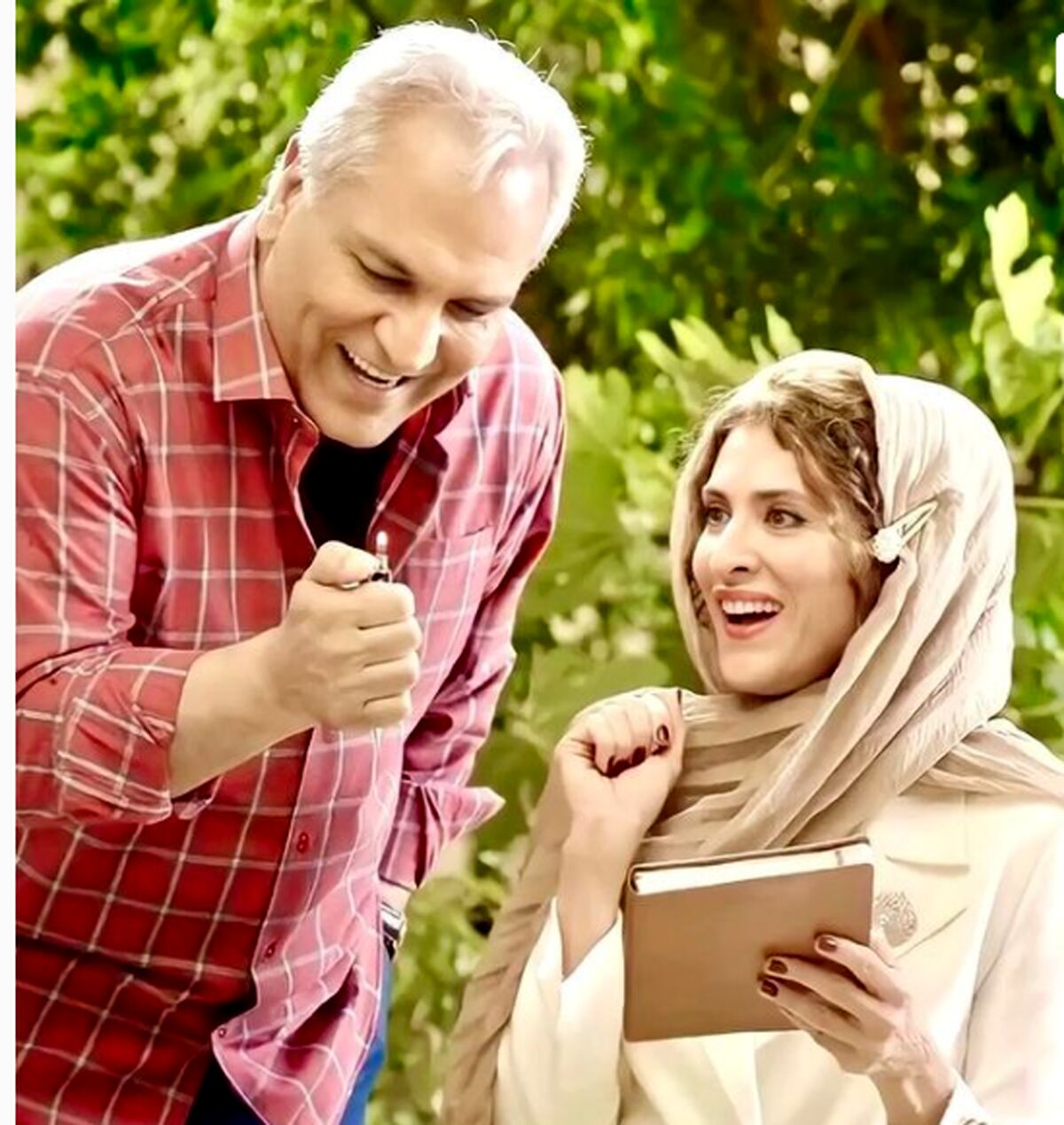 خوشگذرانی مهران مدیری با خانم جوان در ویلای لاکچری| همسر مهران مدیری کیست؟