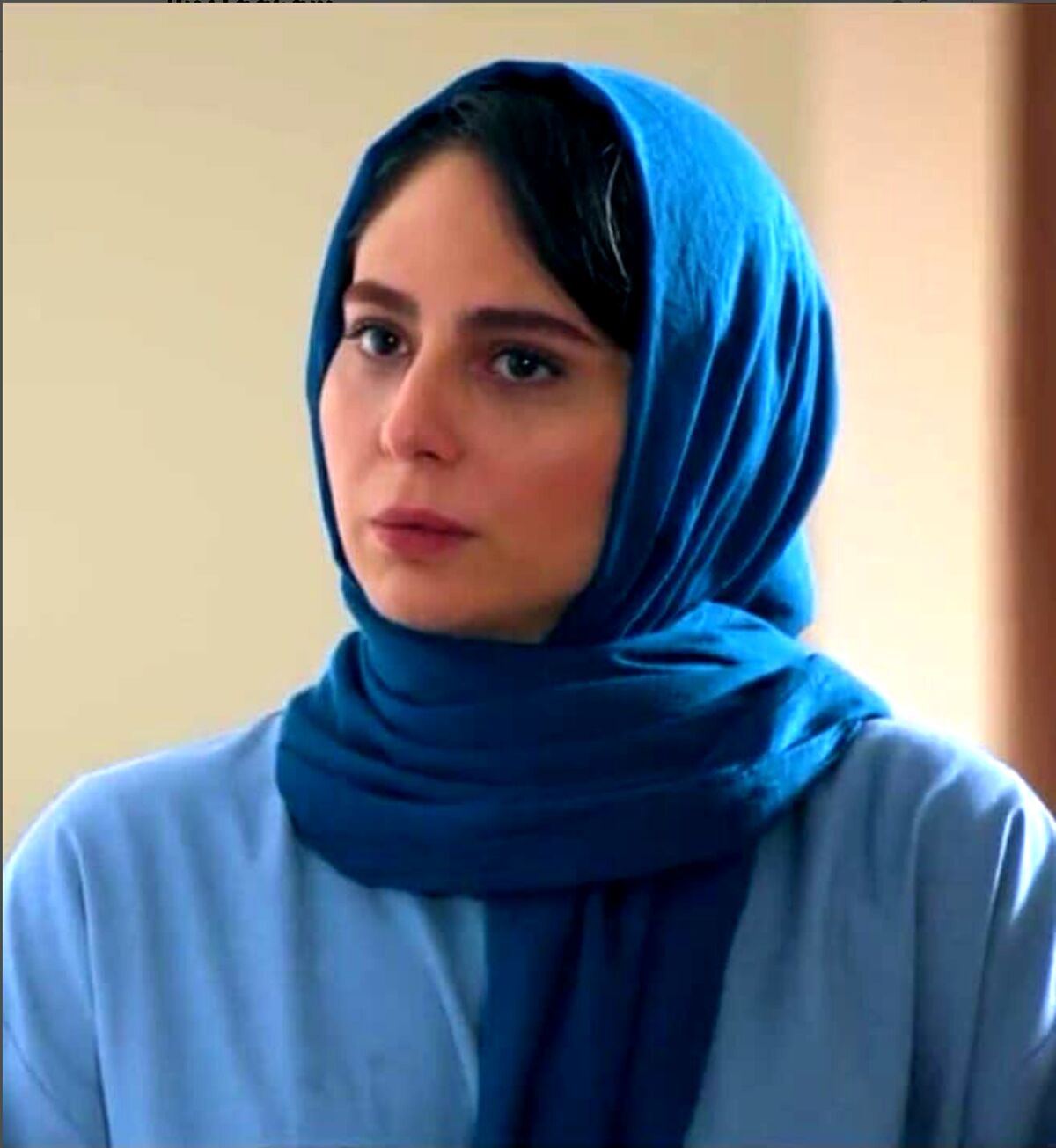 رعنا آزادی ور در جمع مردان!+| شوهر رعنا آزادی ور کجاست؟+ عکس