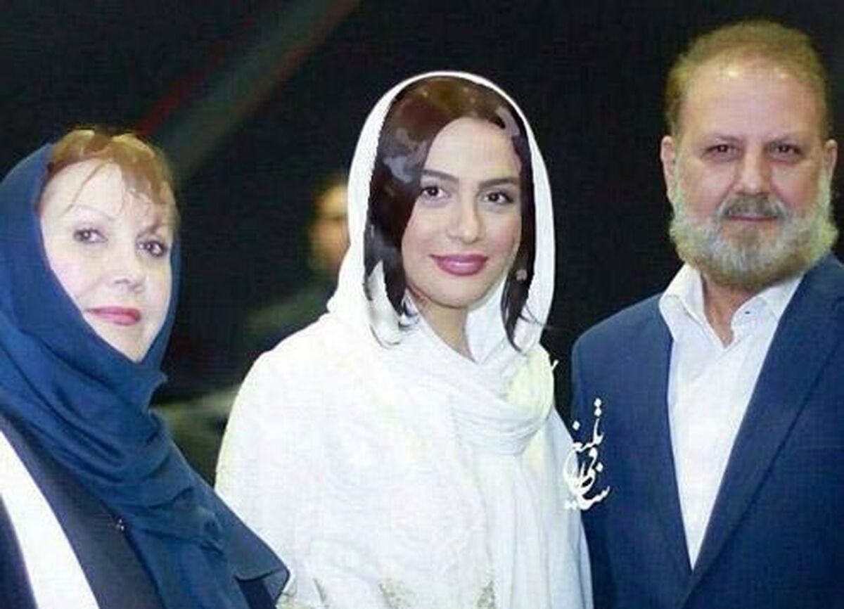 عکس تلخ از تشییع مادر مونا فرجاد و مارال فرجاد