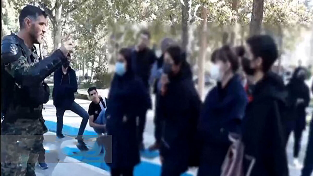 گفتگوی دختران کشف حجاب کرده با مأمور یگان ویژه