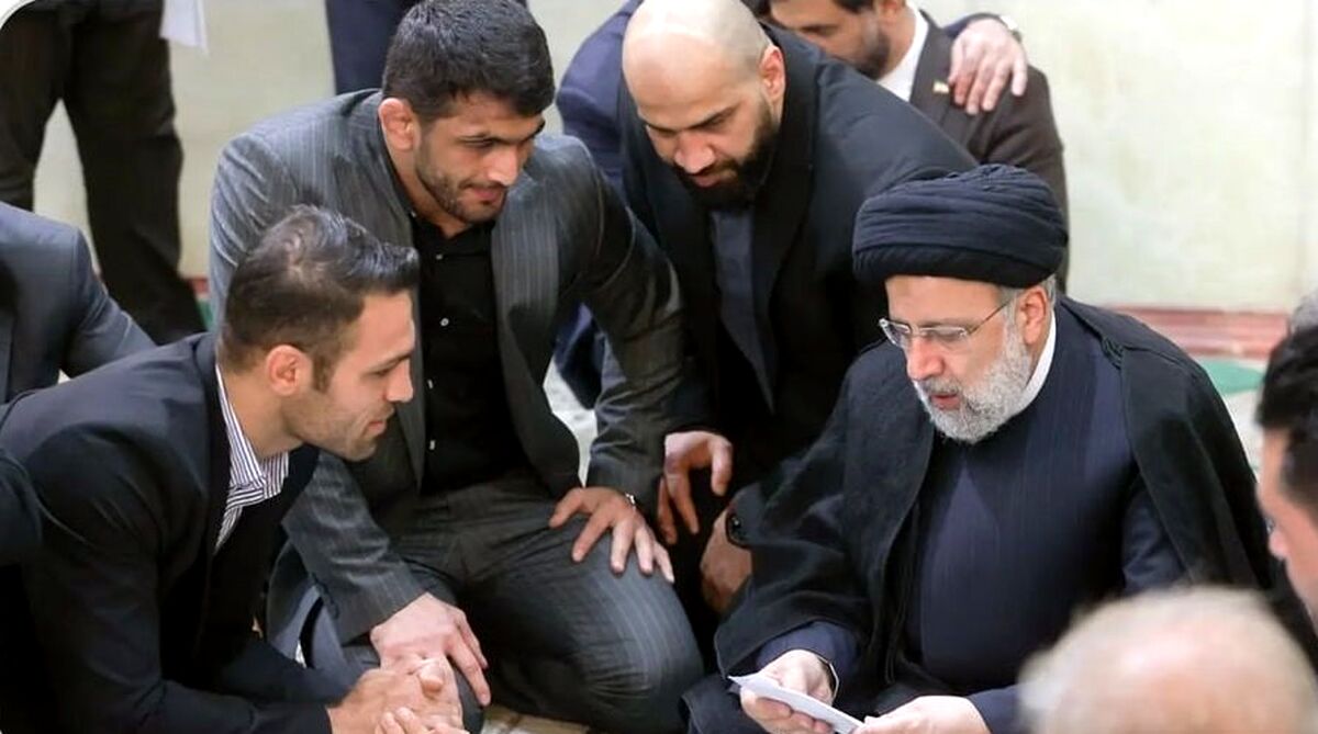دیدار حسن یزدانی با رئیس جمهور در یک قاب+ عکس
