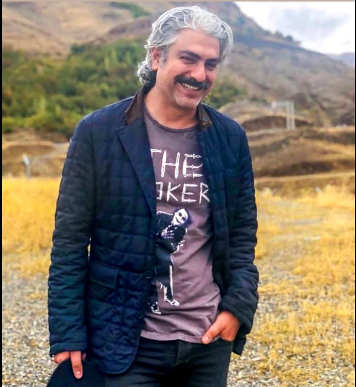 خوشگذرانی مهدی پاکدل  و آقایون بازیگر با لباس  عجیب در کیش