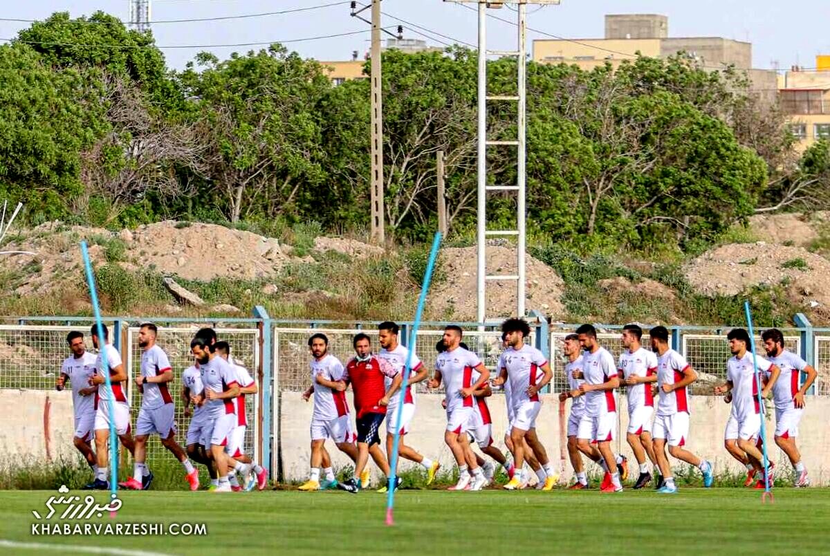 قهر بازیکنان تراکتور و پیامک های عجیب