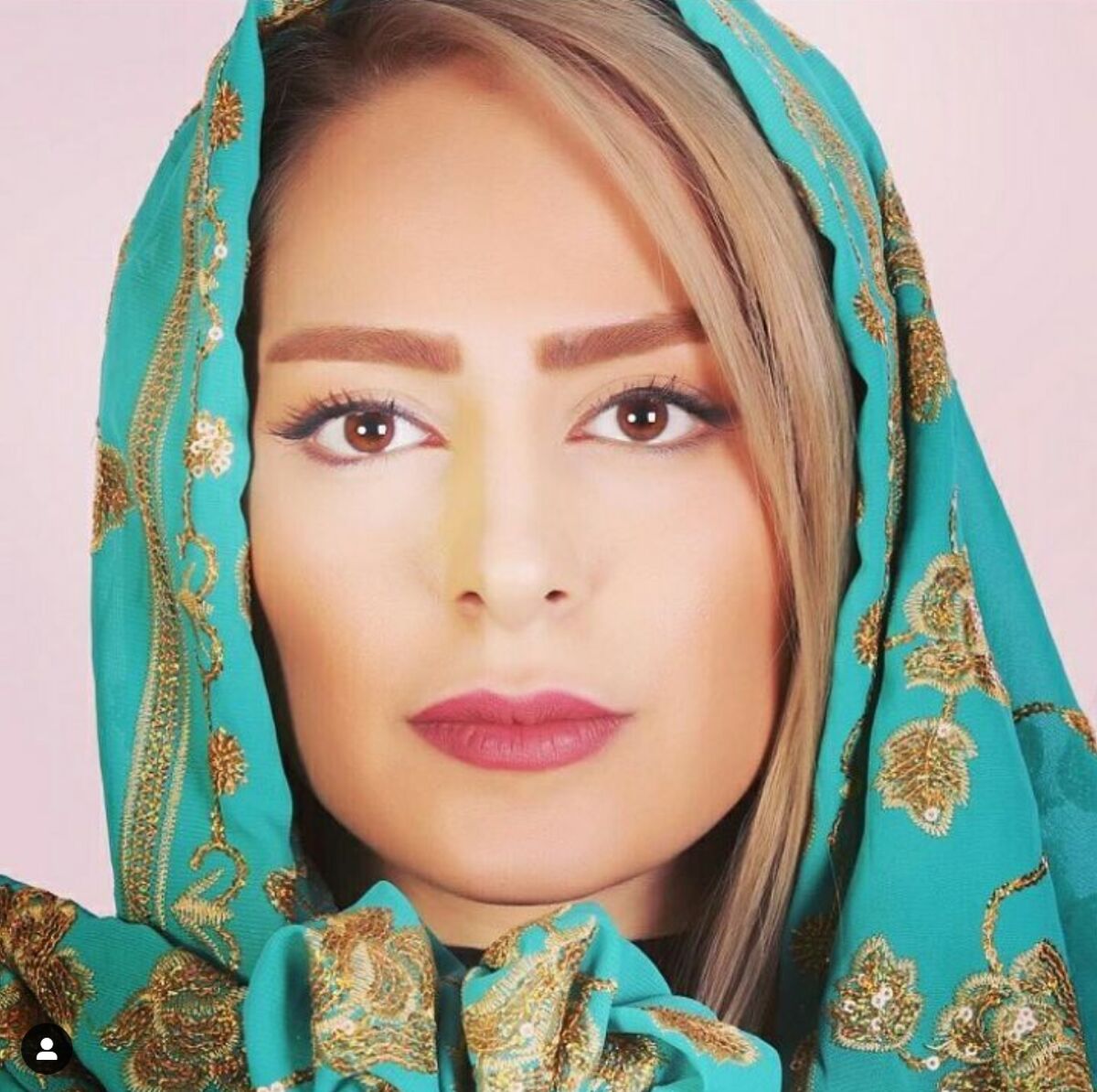 شوخی زشت و غیر اخلاقی با سمانه پاکدل در آنتن زنده | قهر و گریه سمانه پاکدل از برنامه معروف