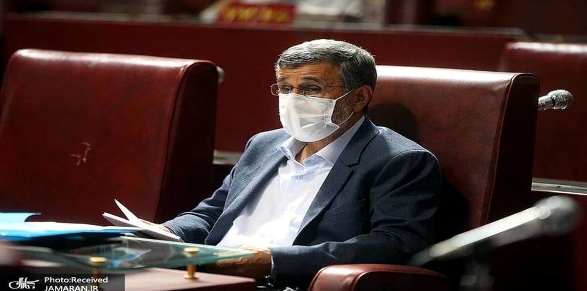 لباس و تیپ محمود احمدی نژاد  در مجمع سوژه شد!