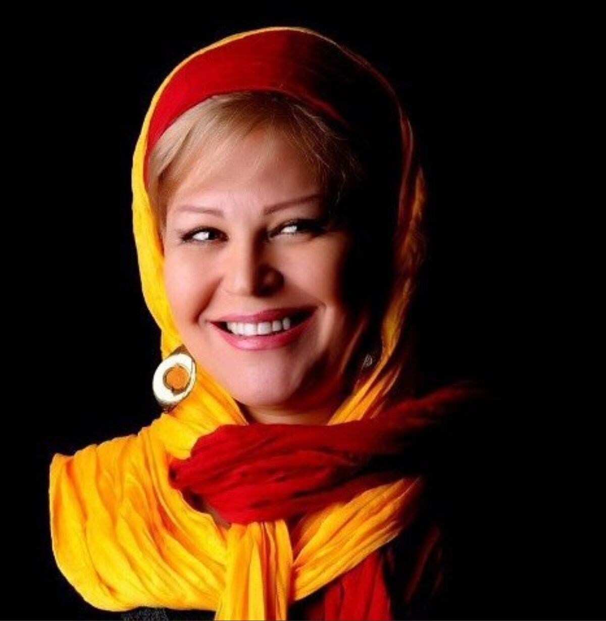 تغییر چهره شوکه کننده اکرم محمدی در جشن حافظ به همراه دخترش| جوان شدن تزریقی اکرم محمدی