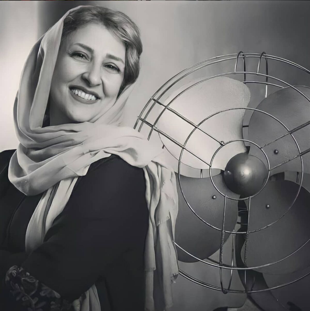 عکس لب ساحلی مرجانه گلچین با لباس راحت